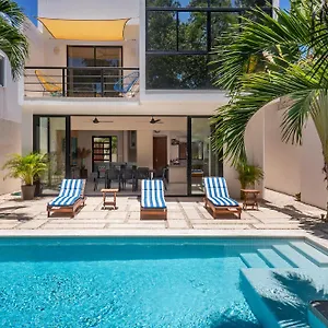 https://wonderful-tropical-home-3br-garden-private-pool.tulum-hotels.net